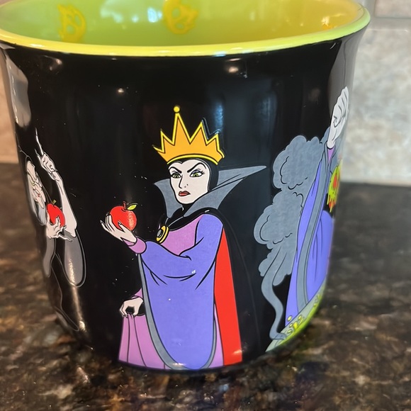 Ceramic Disney mug with the wicked queen / witch / poison apple from Snow White. - Picture 2 of 6